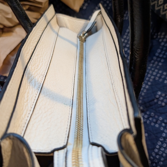 Henri Bendel Rivington Perforated Leather Handbag, Beautiful Condition! - Picture 8 of 13